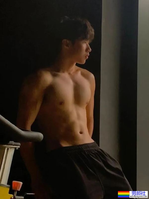 体育生男大，一脱我就可以了 - 51虹马