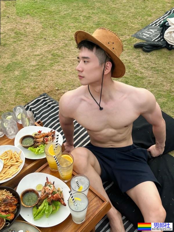 宝子们，这身材看着就馋哭了 - 51虹马