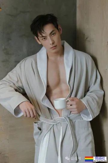 剑眉星目,腹肌诱人!Neal李昂的写真集,每一张都让人想舔屏! - 51虹马 剑眉星目,腹肌诱人!Neal李昂的写真集,每一张都让人想舔屏! - 51虹马