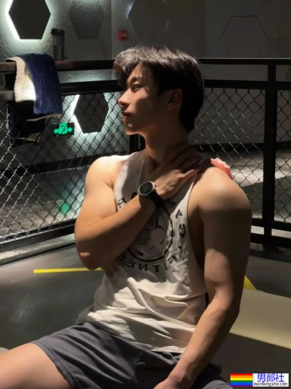 白白壮壮的小哥哥，X张力好强 - 51虹马