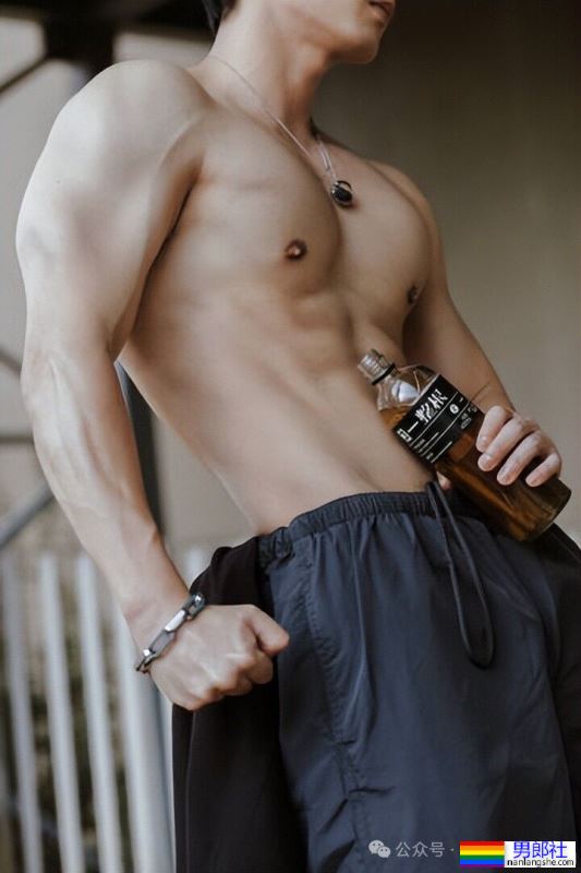 剑眉星目,腹肌诱人!Neal李昂的写真集,每一张都让人想舔屏! - 51虹马 剑眉星目,腹肌诱人!Neal李昂的写真集,每一张都让人想舔屏! - 51虹马