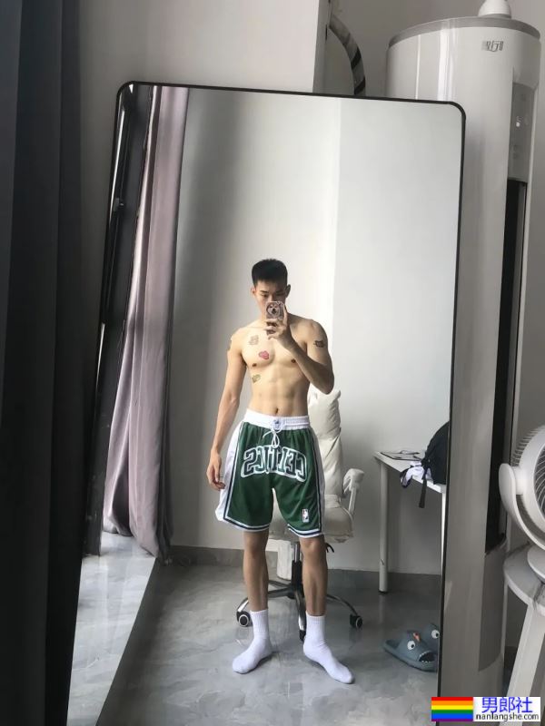 极品男大体育生，很难不爱 - 51虹马