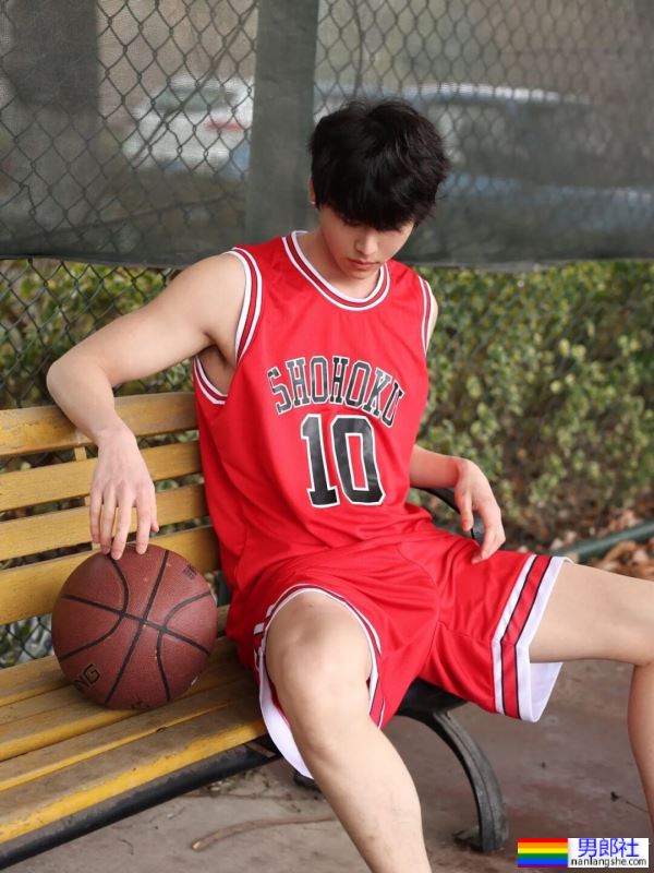 青春无敌，有小腹肌的男大 - 51虹马