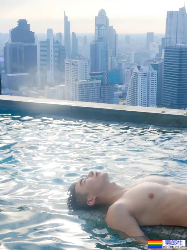 夏日泳池，帅哥 - 51虹马