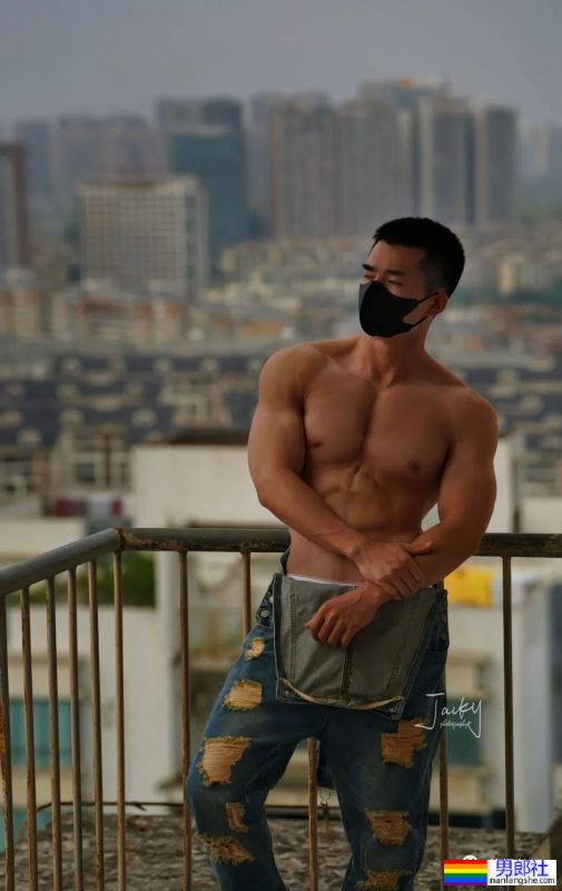 肌肉小哥超爱蒙着脸这姿势,性张力拉满了! - 51虹马 肌肉小哥超爱蒙着脸这姿势,性张力拉满了! - 51虹马