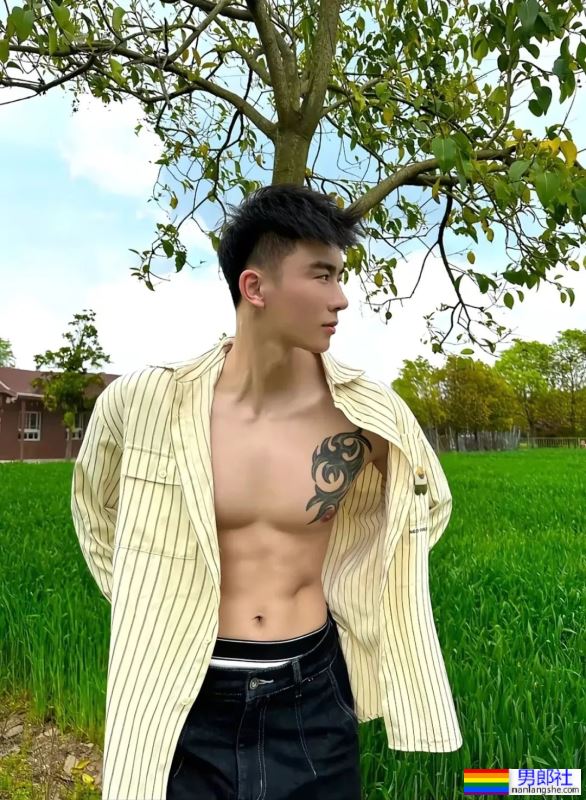 夏日泳池，帅哥 - 51虹马