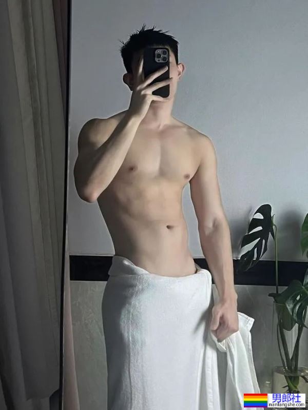 我的天，他不露脸的照片拍的这么涩！ - 51虹马