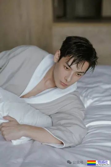 剑眉星目,腹肌诱人!Neal李昂的写真集,每一张都让人想舔屏! - 51虹马 剑眉星目,腹肌诱人!Neal李昂的写真集,每一张都让人想舔屏! - 51虹马