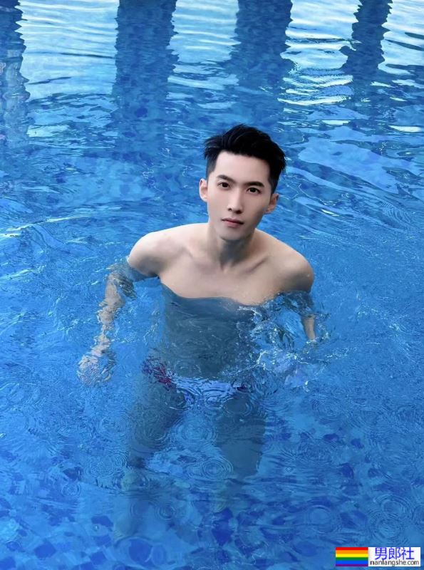 瘦猴系帅哥，这身子很让人馋啊 - 51虹马