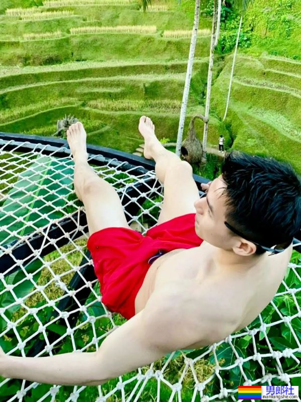 秀色可餐，请节制你那让人欲罢不能的帅气 - 51虹马