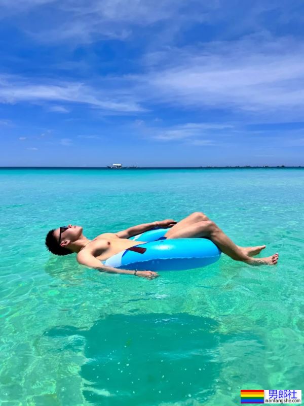 高高瘦瘦的大包男友，请你看腹肌 - 51虹马