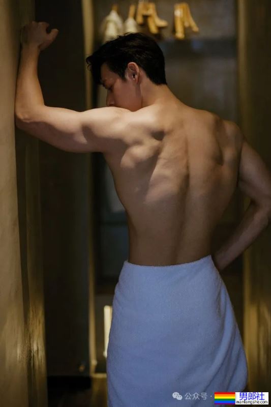 剑眉星目,腹肌诱人!Neal李昂的写真集,每一张都让人想舔屏! - 51虹马 剑眉星目,腹肌诱人!Neal李昂的写真集,每一张都让人想舔屏! - 51虹马