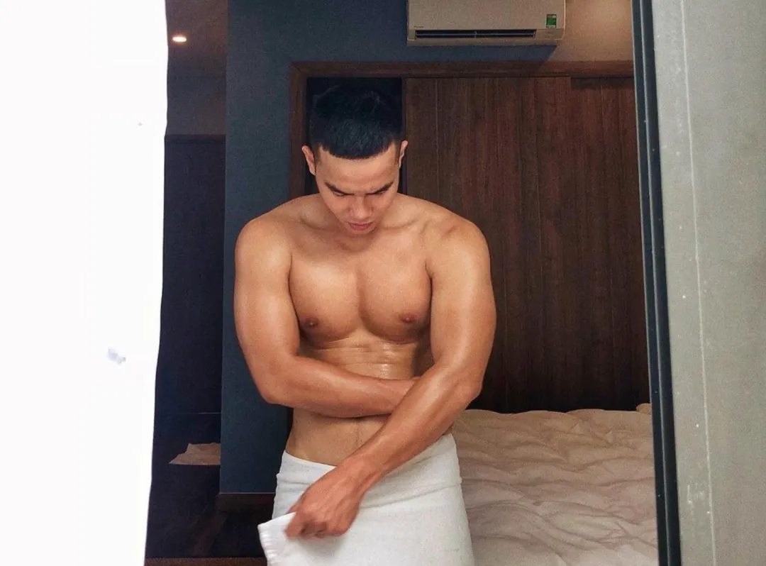 肌肉名媛的浴巾掉了!为找金主太没下限了! - 51虹马 肌肉名媛的浴巾掉了!为找金主太没下限了! - 51虹马