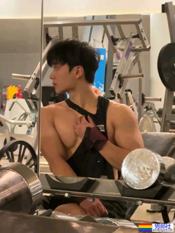 白白壮壮的小哥哥，X张力好强 - 51虹马