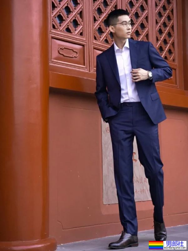 喜欢穿，还是不穿? 正装照真的超帅的 - 51虹马