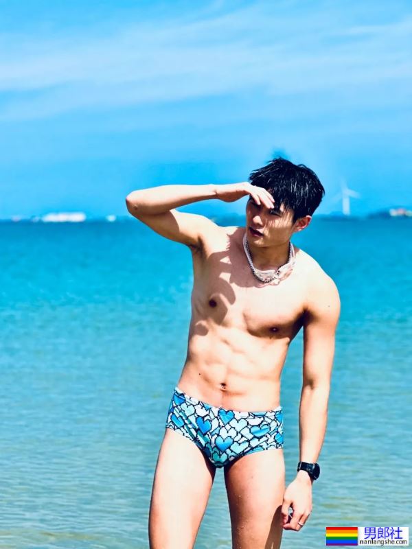 黑皮长腿小哥哥，身材真棒 - 51虹马