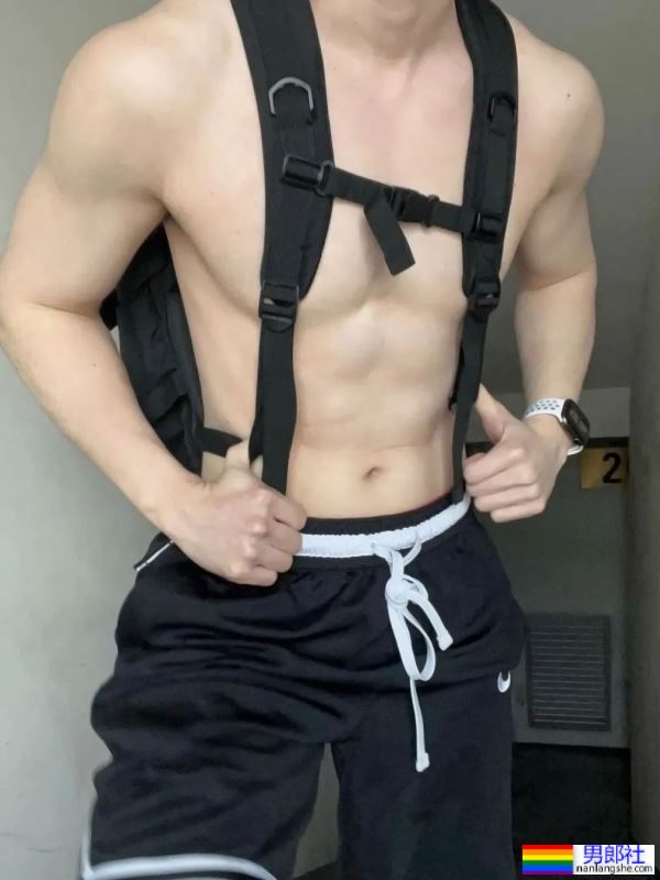 我的天，他不露脸的照片拍的这么涩！ - 51虹马