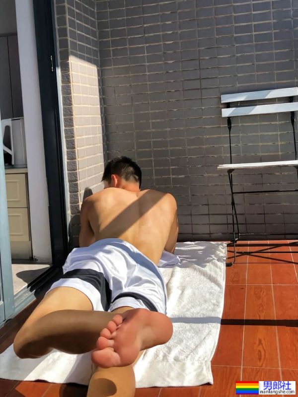 极品男大体育生，很难不爱 - 51虹马