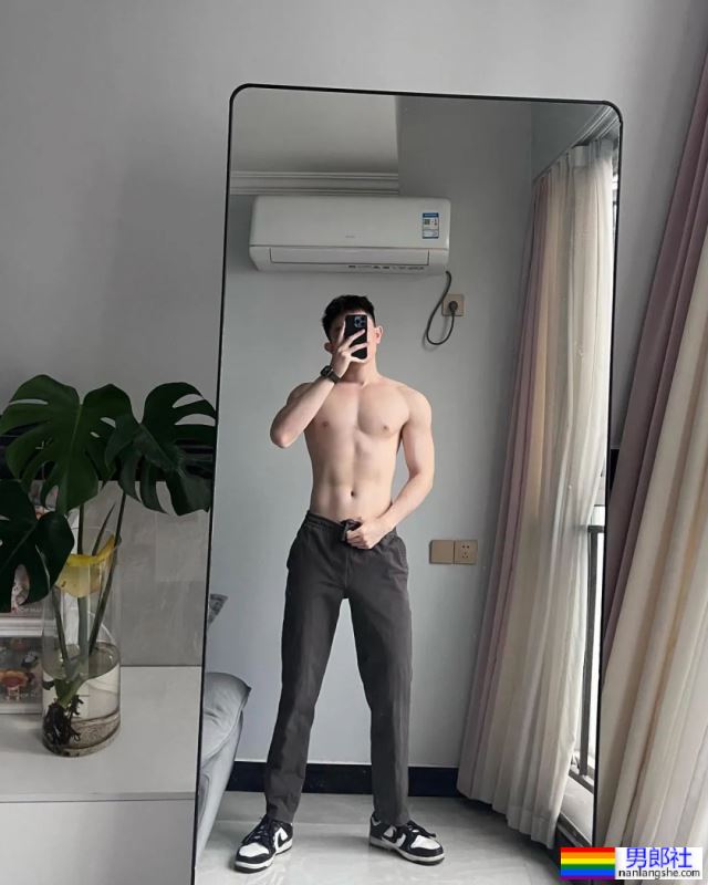 我的天，他不露脸的照片拍的这么涩！ - 51虹马