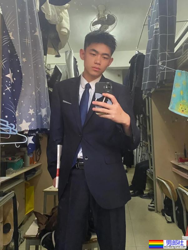 正装体育生男大 185CM - 51虹马