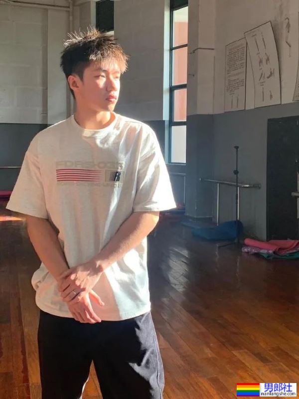 体育生男大，一脱我就可以了 - 51虹马