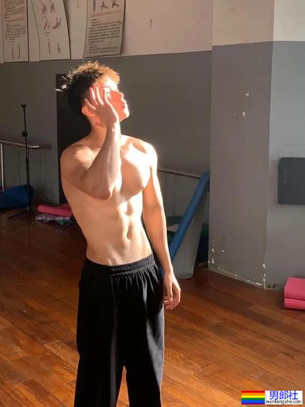 体育生男大，一脱我就可以了-51虹马