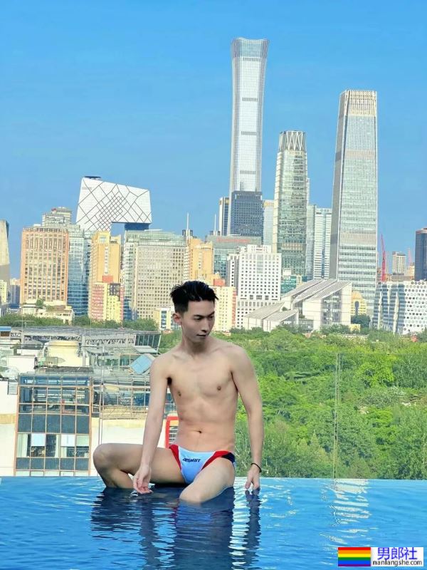 瘦猴系帅哥，这身子很让人馋啊 - 51虹马