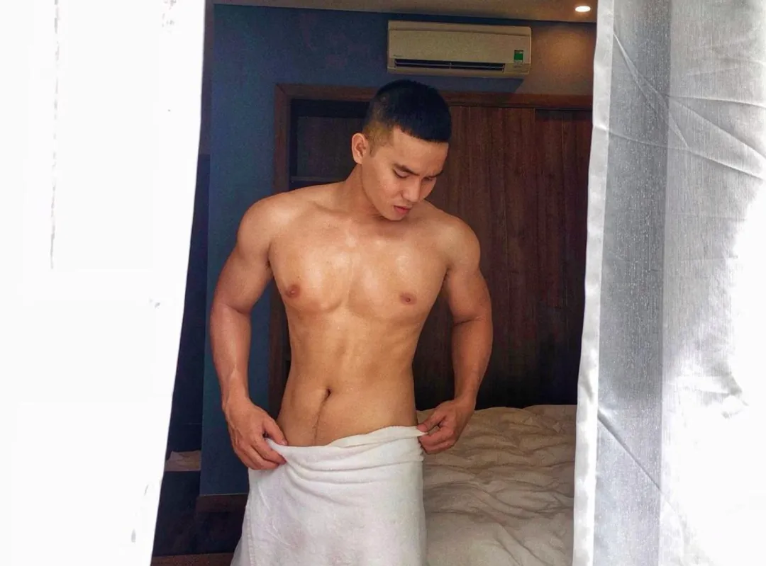 肌肉名媛的浴巾掉了!为找金主太没下限了! - 51虹马 肌肉名媛的浴巾掉了!为找金主太没下限了! - 51虹马