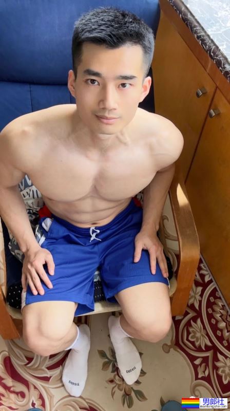 肌肉小哥超爱蒙着脸这姿势,性张力拉满了! - 51虹马 肌肉小哥超爱蒙着脸这姿势,性张力拉满了! - 51虹马