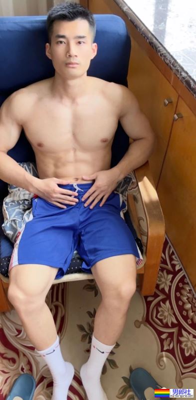 肌肉小哥超爱蒙着脸这姿势,性张力拉满了! - 51虹马 肌肉小哥超爱蒙着脸这姿势,性张力拉满了! - 51虹马