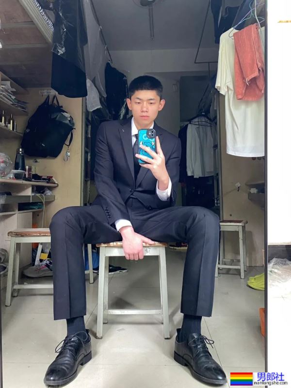 正装体育生男大 185CM - 51虹马