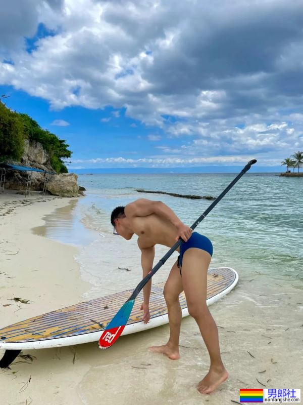 高高瘦瘦的大包男友，请你看腹肌 - 51虹马