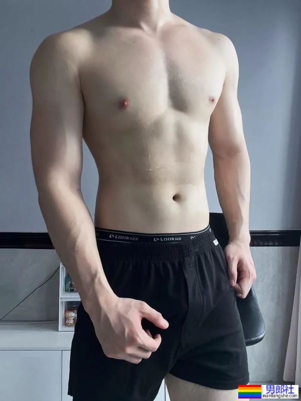 我的天，他不露脸的照片拍的这么涩！ - 51虹马