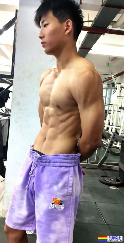 河北体育学院18岁男大，浴室自拍只能打码才能发-51虹马