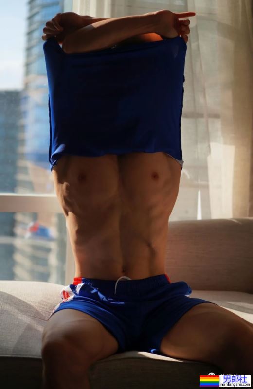 肌肉小哥超爱蒙着脸这姿势,性张力拉满了! - 51虹马 肌肉小哥超爱蒙着脸这姿势,性张力拉满了! - 51虹马