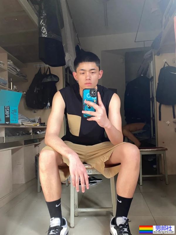 正装体育生男大 185CM - 51虹马