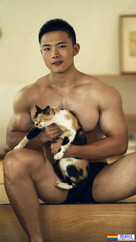 弹吉他的黑皮肌肉壮男洗澡了！ - 51虹马