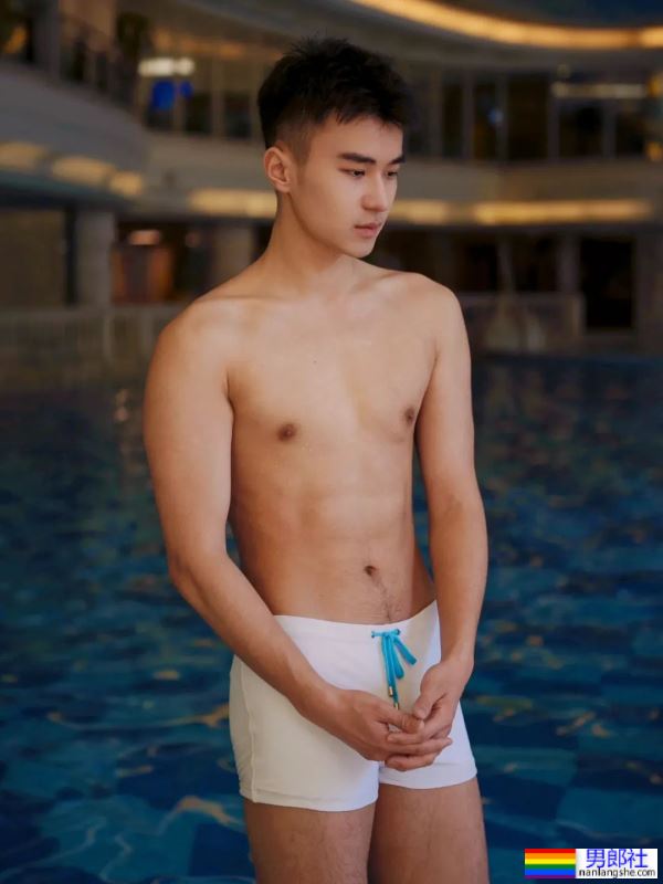 爱游泳的小哥哥，太可口啦！ - 51虹马