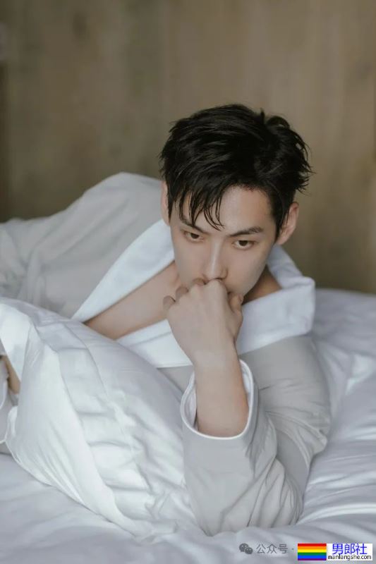 剑眉星目,腹肌诱人!Neal李昂的写真集,每一张都让人想舔屏! - 51虹马 剑眉星目,腹肌诱人!Neal李昂的写真集,每一张都让人想舔屏! - 51虹马