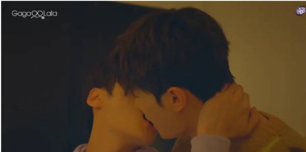 《花开校园》两个男孩相遇后，命运就将两人纠缠在了一起 - 51虹马