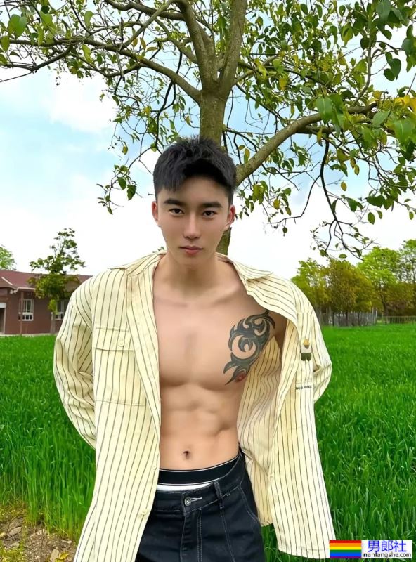 夏日泳池，帅哥 - 51虹马