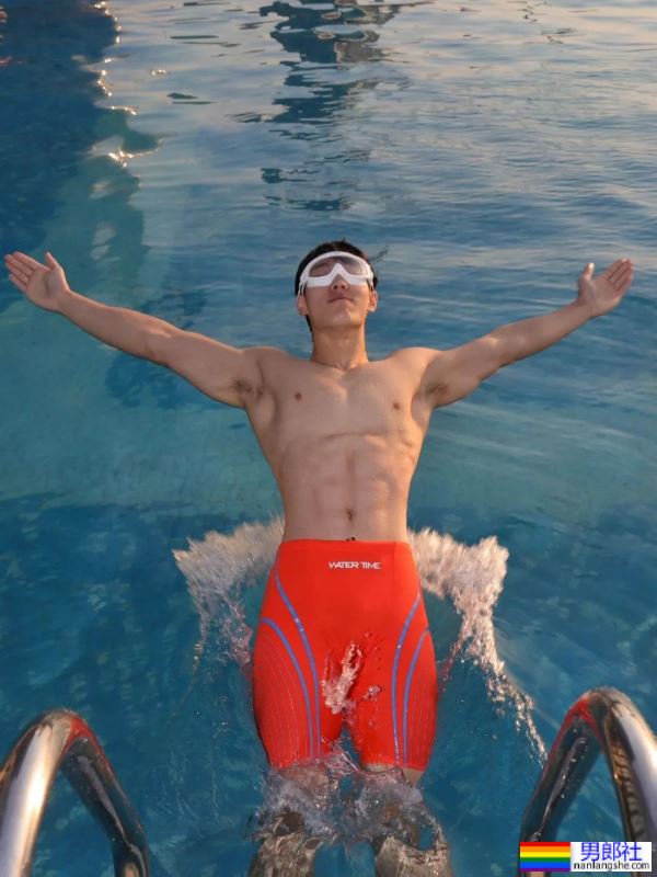 宝藏男孩，身材好到失真 - 51虹马