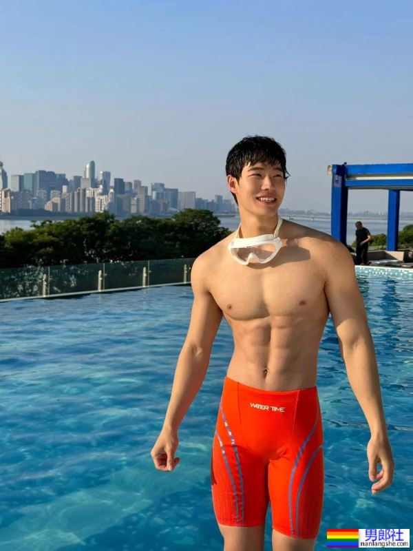 宝藏男孩，身材好到失真 - 51虹马