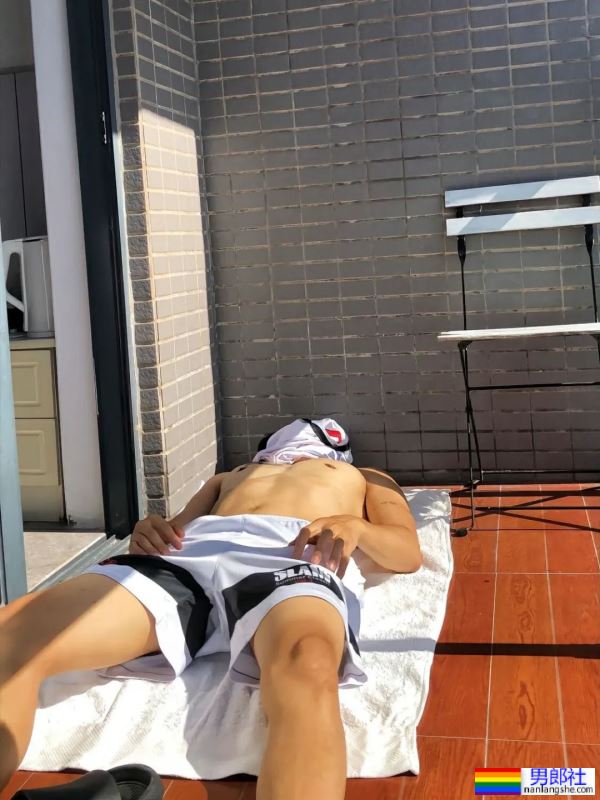 极品男大体育生，很难不爱 - 51虹马