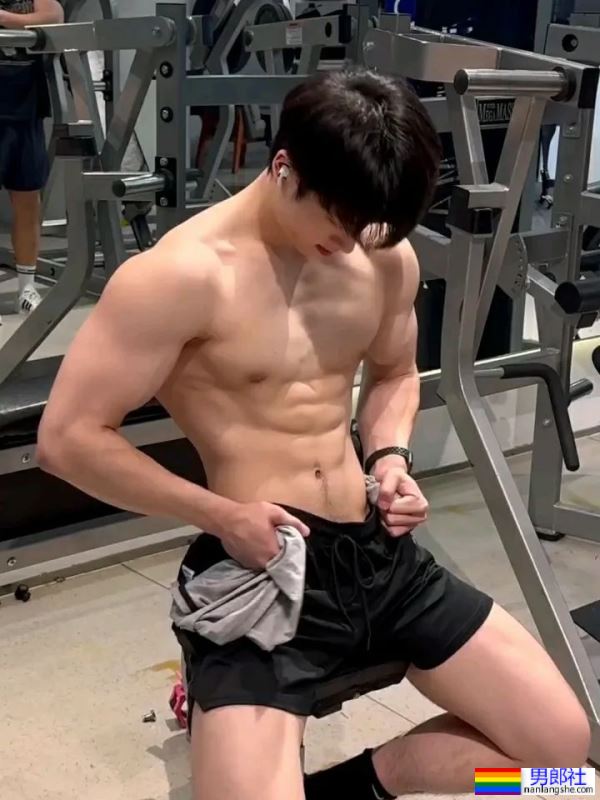 白白壮壮的小哥哥，X张力好强 - 51虹马