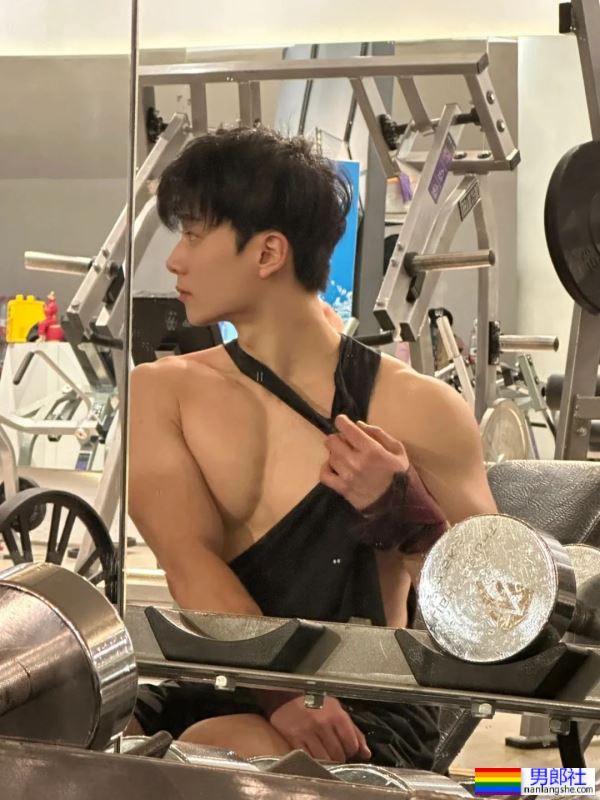 白白壮壮的小哥哥，X张力好强 - 51虹马