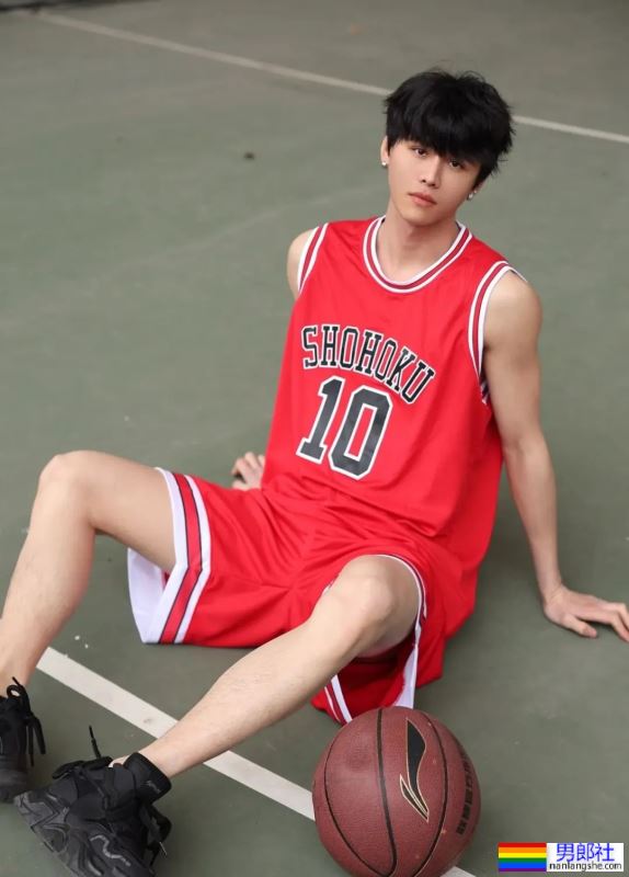 青春无敌，有小腹肌的男大 - 51虹马