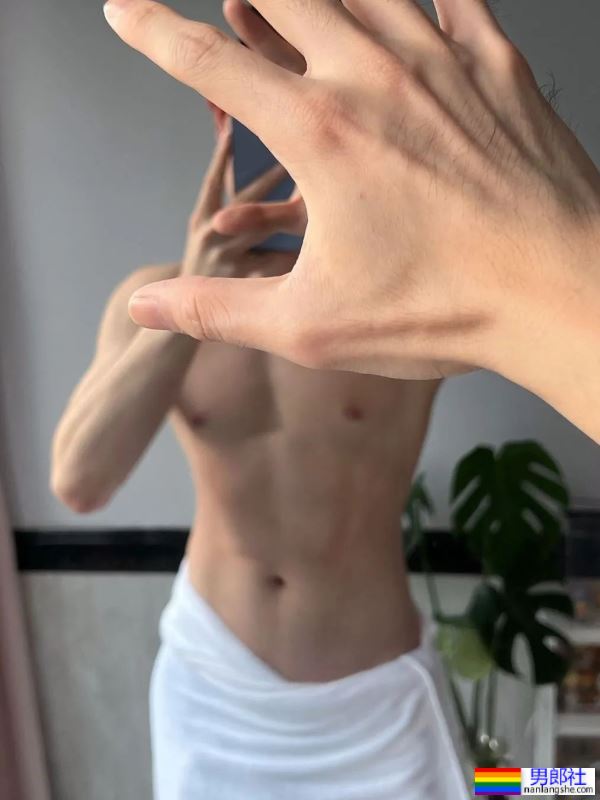 我的天，他不露脸的照片拍的这么涩！ - 51虹马