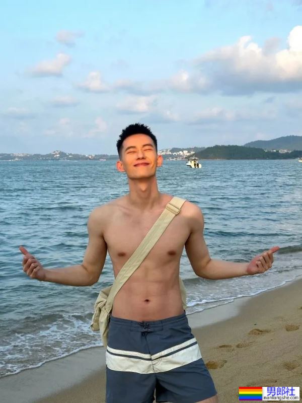 喜欢穿，还是不穿? 正装照真的超帅的 - 51虹马