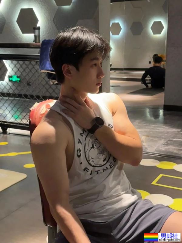 白白壮壮的小哥哥，X张力好强 - 51虹马